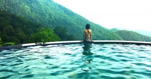 Chống thấm bể bơi bị bong tróc phồng rộp